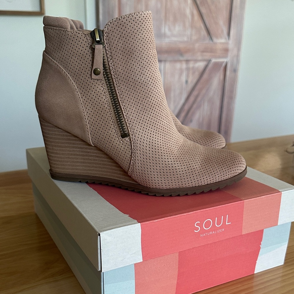 SOUL Naturalizer Perforated Taupe Wedge Boots